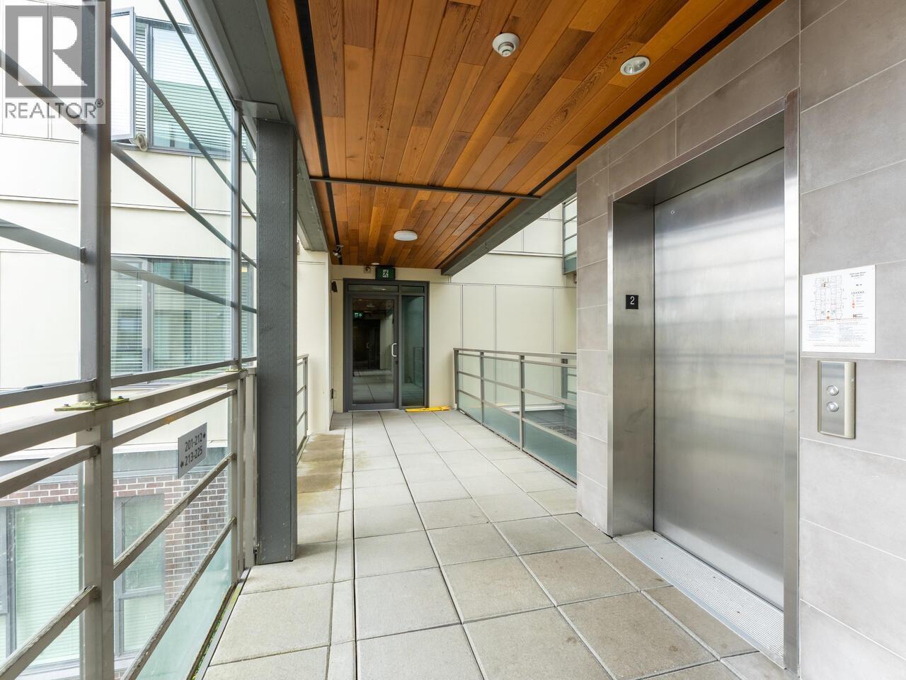 212 5355 Lane Street, Burnaby, BC - Indoor Photo Showing Other Room