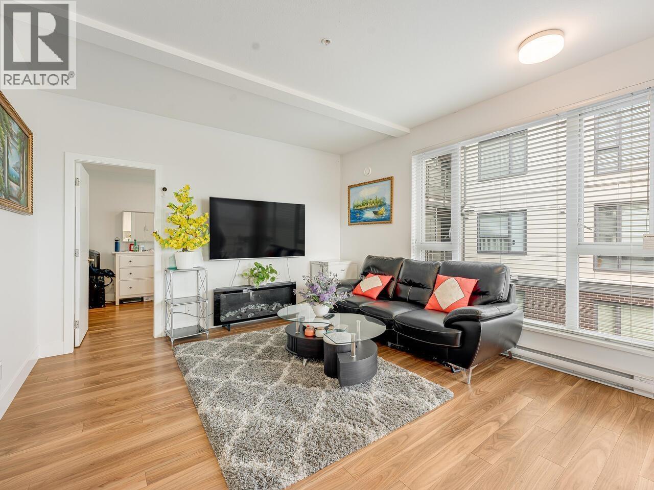212 5355 Lane Street, Burnaby, BC - Indoor Photo Showing Living Room