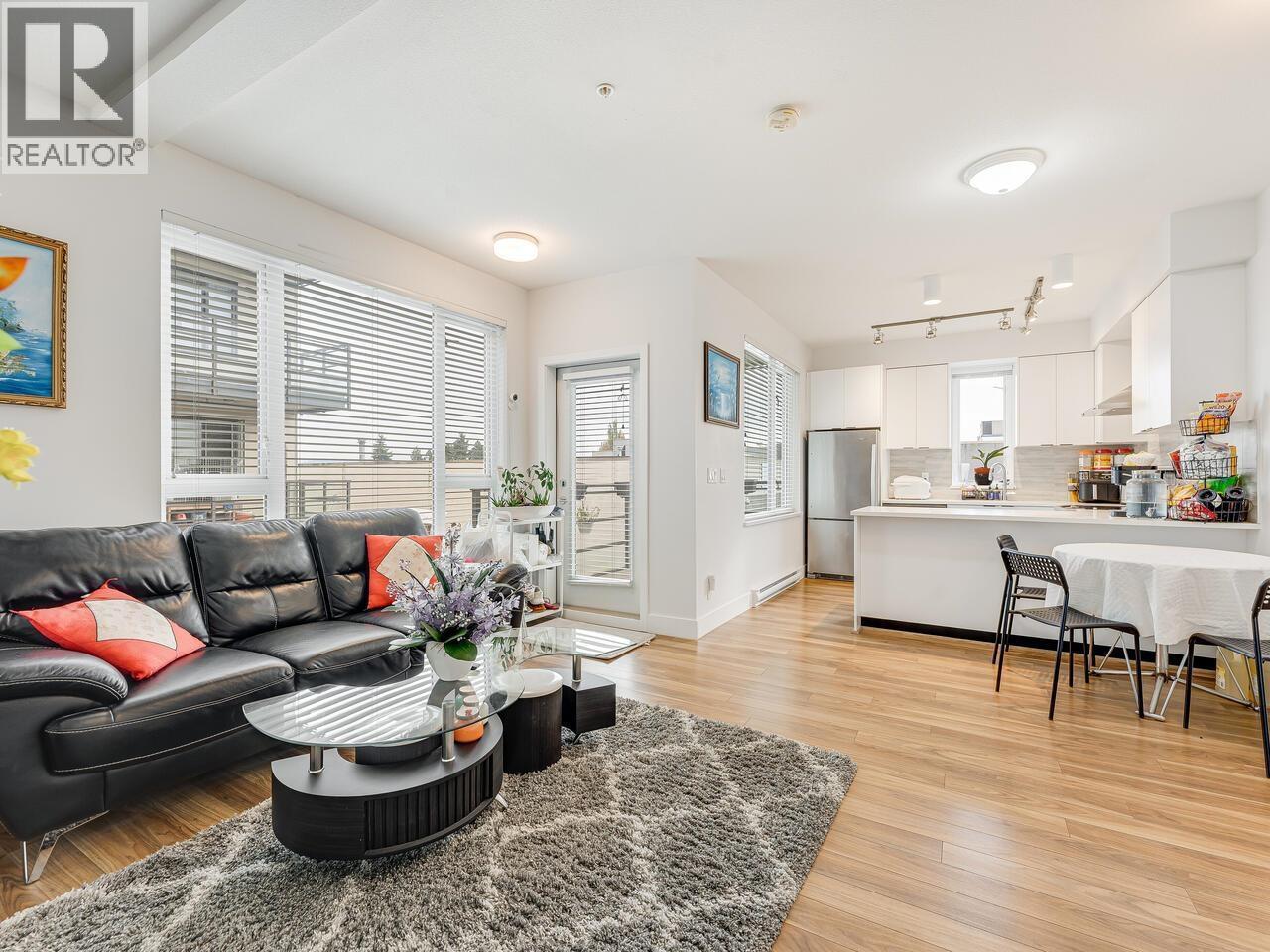 212 5355 Lane Street, Burnaby, BC - Indoor Photo Showing Living Room