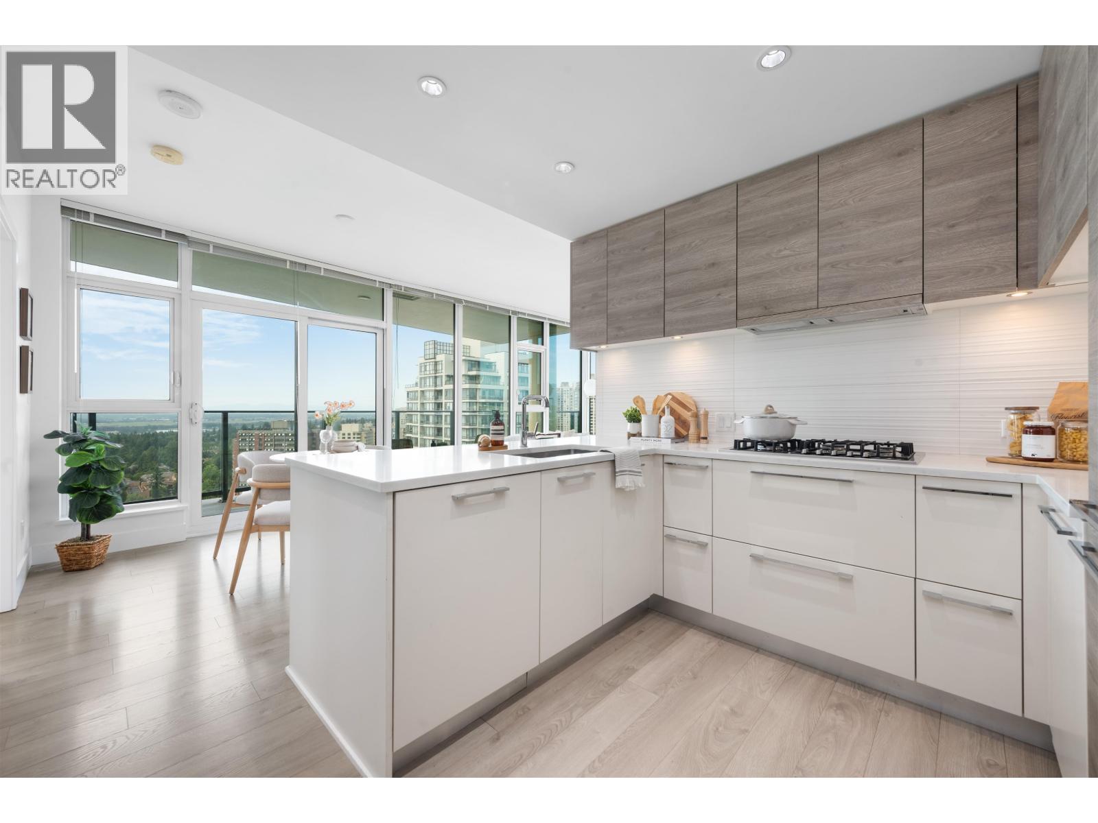 2310 7358 Edmonds Street, Burnaby, BC - Indoor Photo Showing Kitchen With Upgraded Kitchen