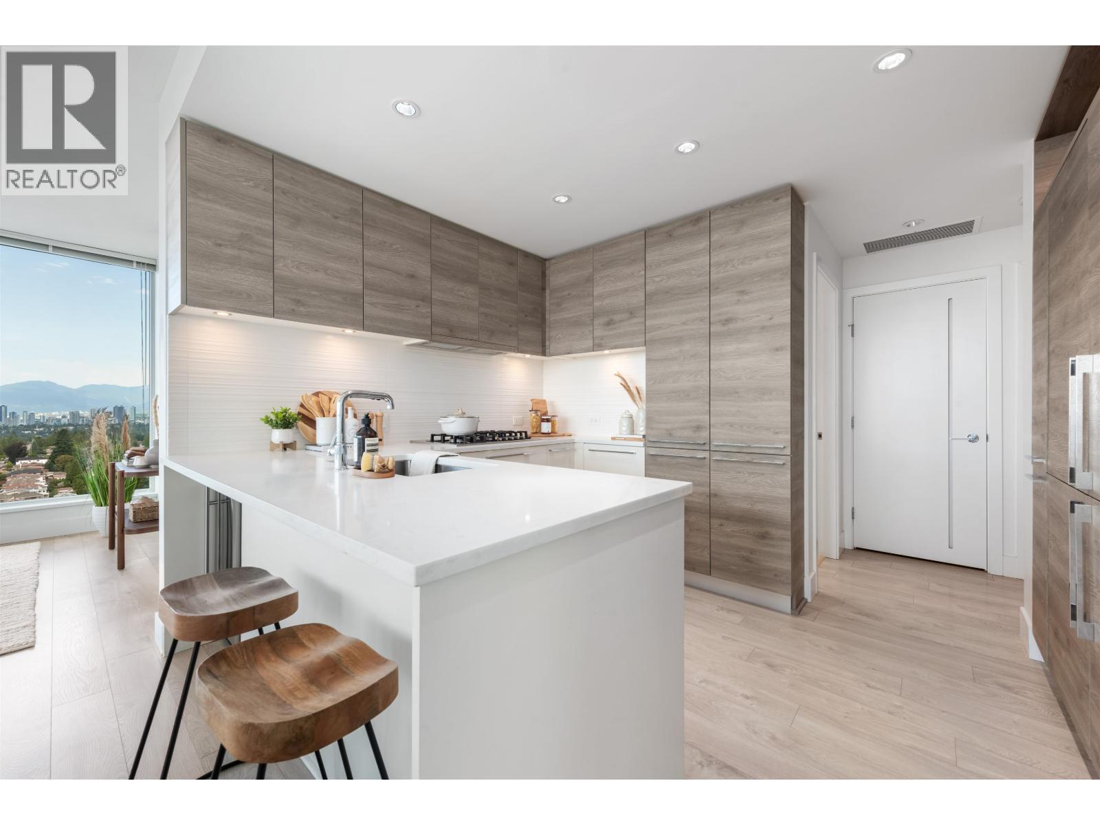 2310 7358 Edmonds Street, Burnaby, BC - Indoor Photo Showing Kitchen With Upgraded Kitchen