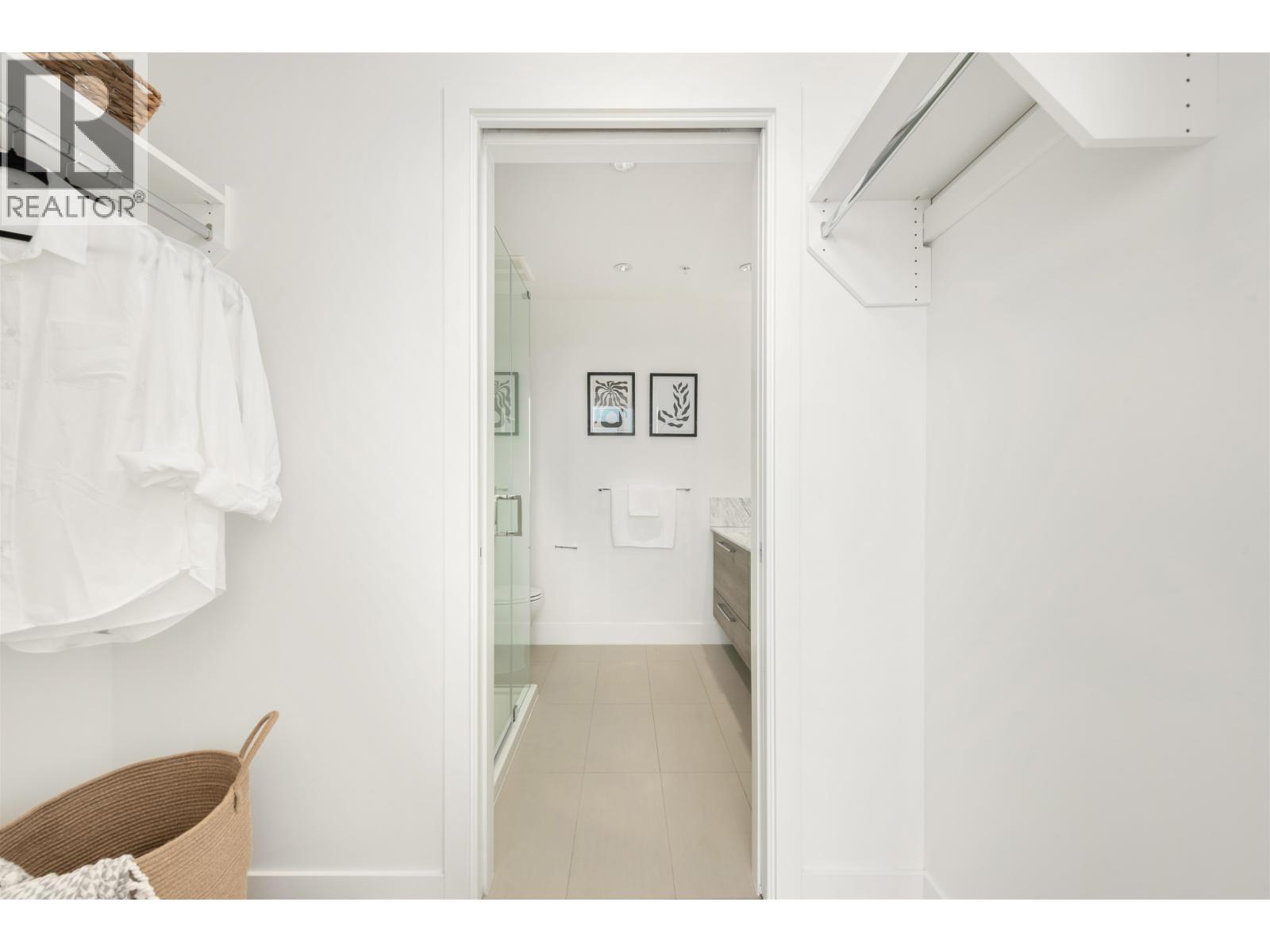 2310 7358 Edmonds Street, Burnaby, BC - Indoor With Storage