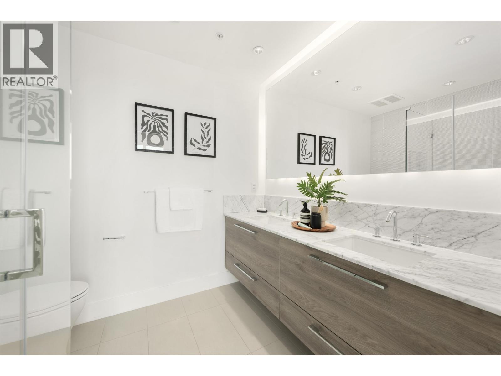 2310 7358 Edmonds Street, Burnaby, BC - Indoor Photo Showing Bathroom