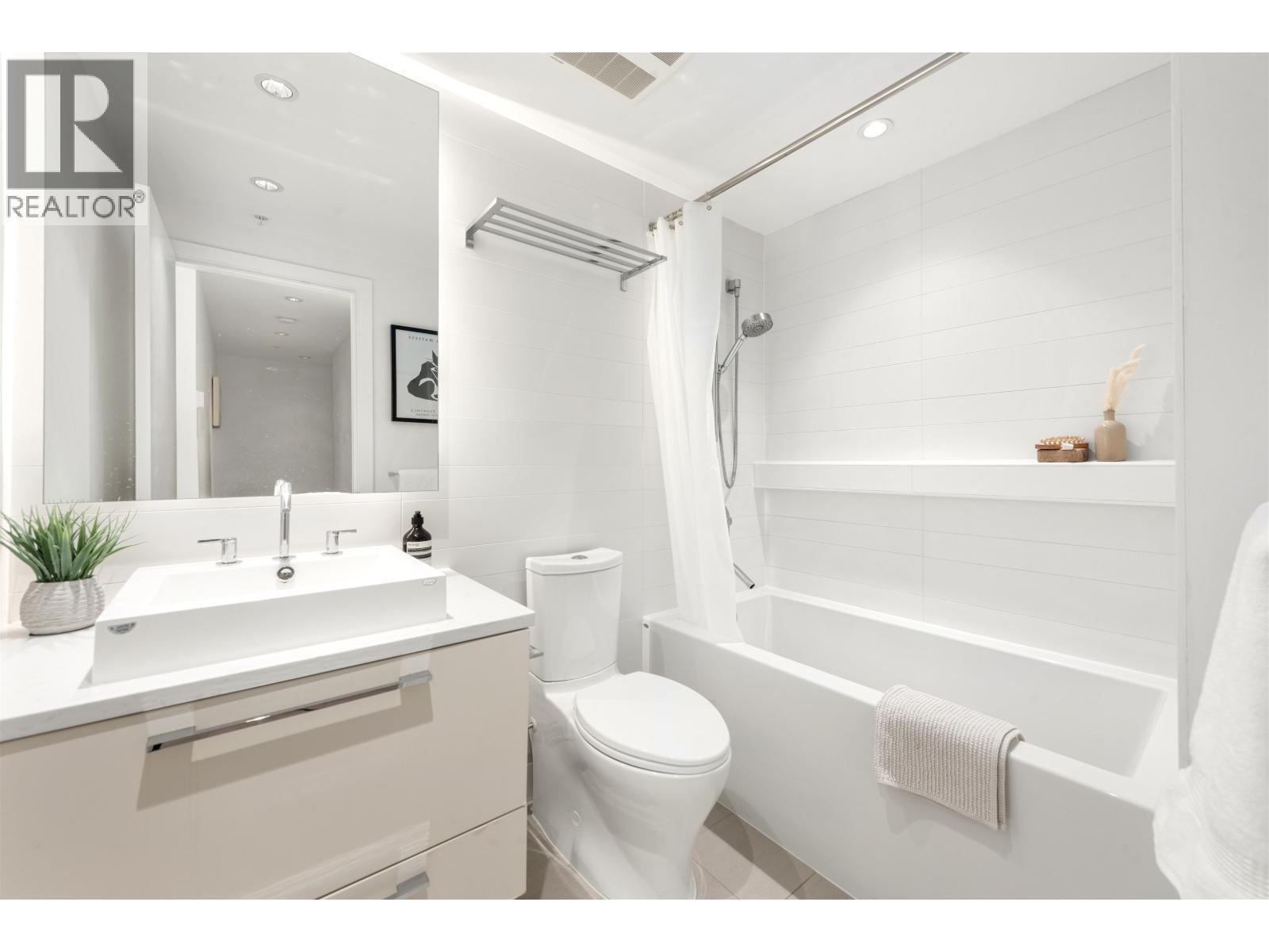 2310 7358 Edmonds Street, Burnaby, BC - Indoor Photo Showing Bathroom