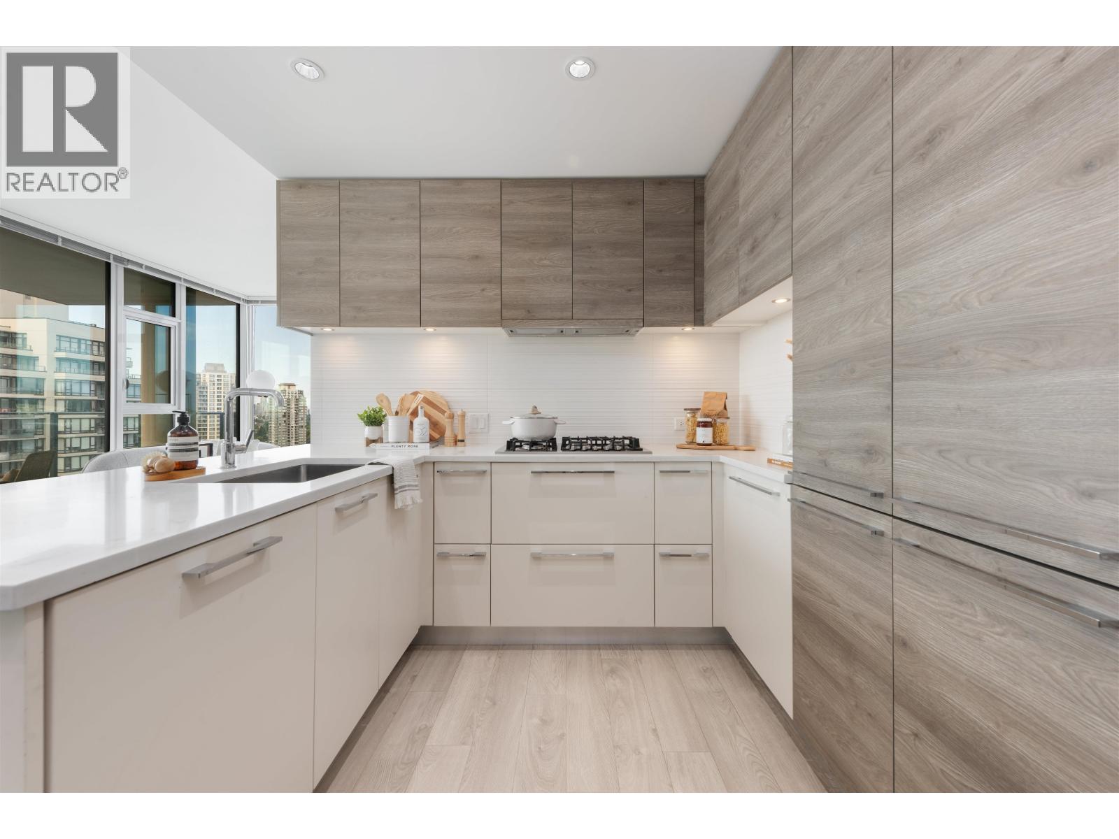 2310 7358 Edmonds Street, Burnaby, BC - Indoor Photo Showing Kitchen With Upgraded Kitchen