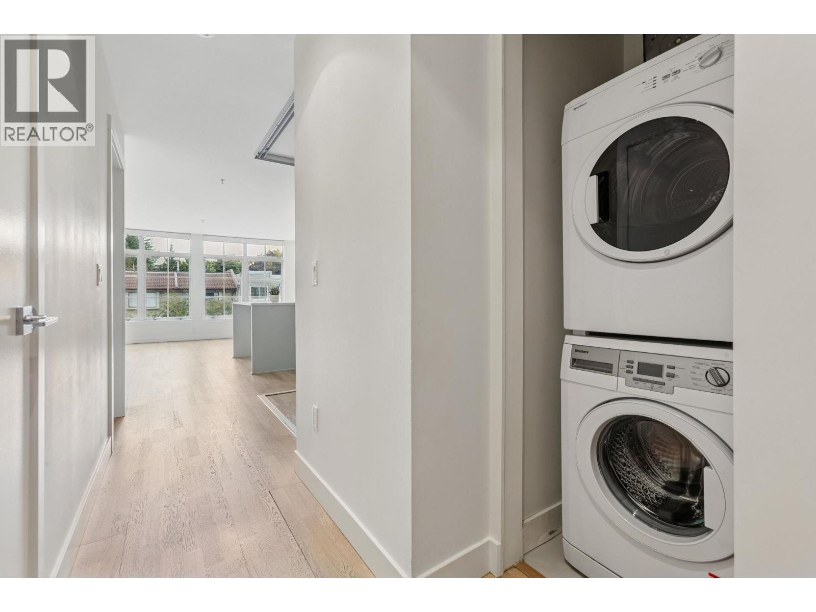 306 4355 W 10Th Avenue, Vancouver, BC - Indoor Photo Showing Laundry Room