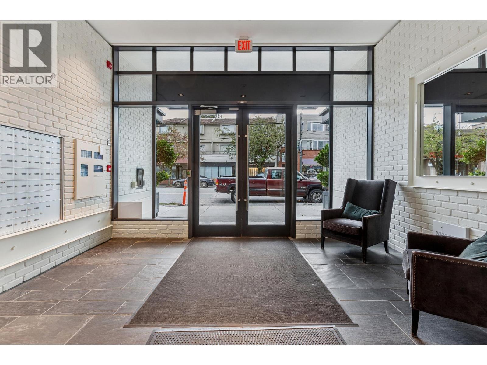 306 4355 W 10Th Avenue, Vancouver, BC - Indoor Photo Showing Other Room