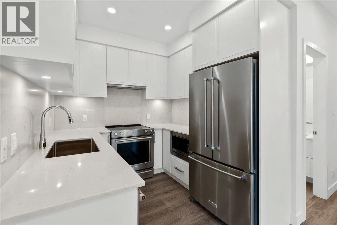 314 700 Clarke Road, Coquitlam, BC - Indoor Photo Showing Kitchen With Stainless Steel Kitchen With Upgraded Kitchen