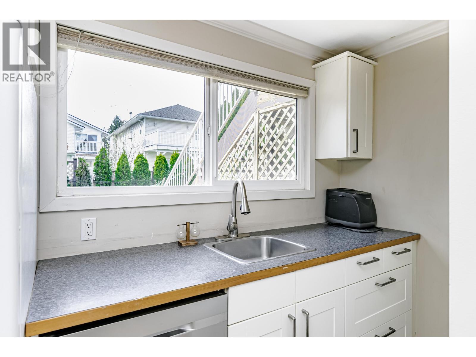 3151 Frey Place, Port Coquitlam, BC - Indoor Photo Showing Kitchen