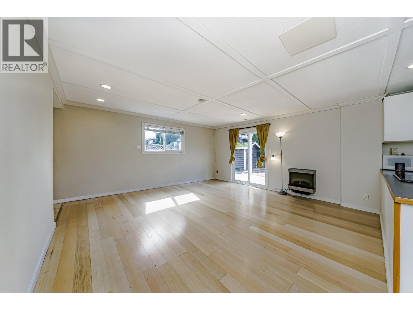 3151 Frey Place, Port Coquitlam, BC - Indoor With Fireplace