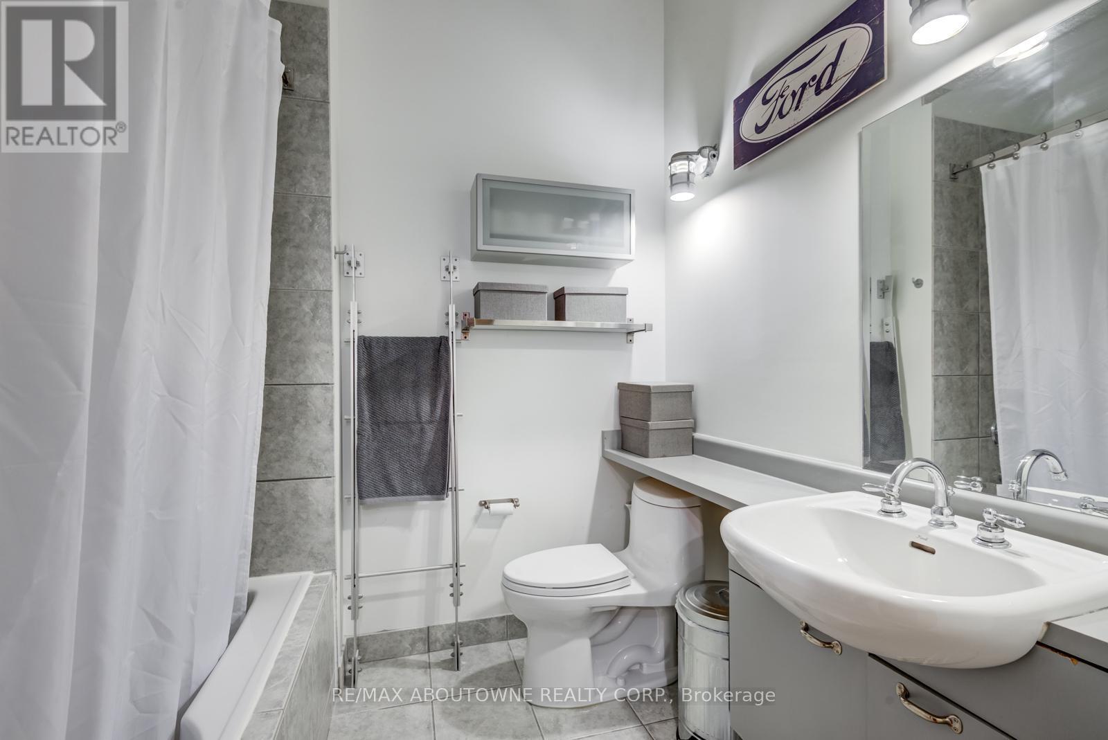 826 - 155 Dalhousie Street, Toronto, ON - Indoor Photo Showing Bathroom