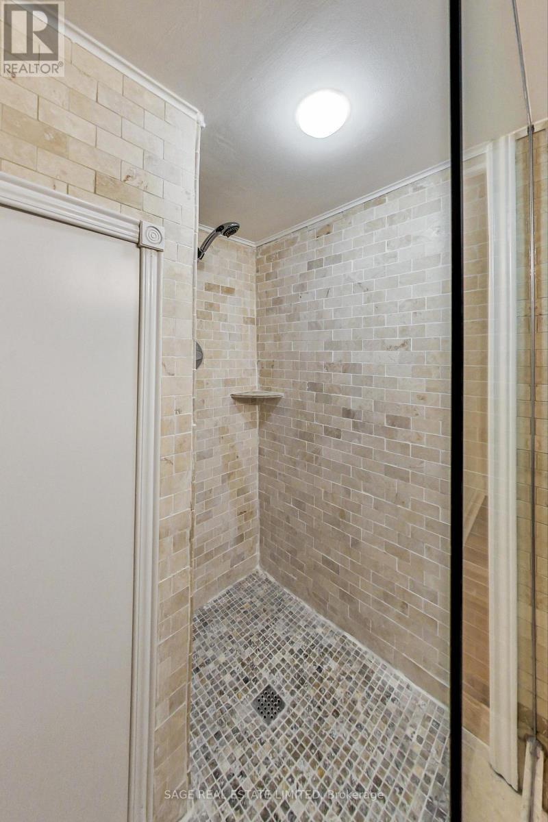 Lower - 41 Homewood Avenue, Toronto, ON - Indoor Photo Showing Bathroom