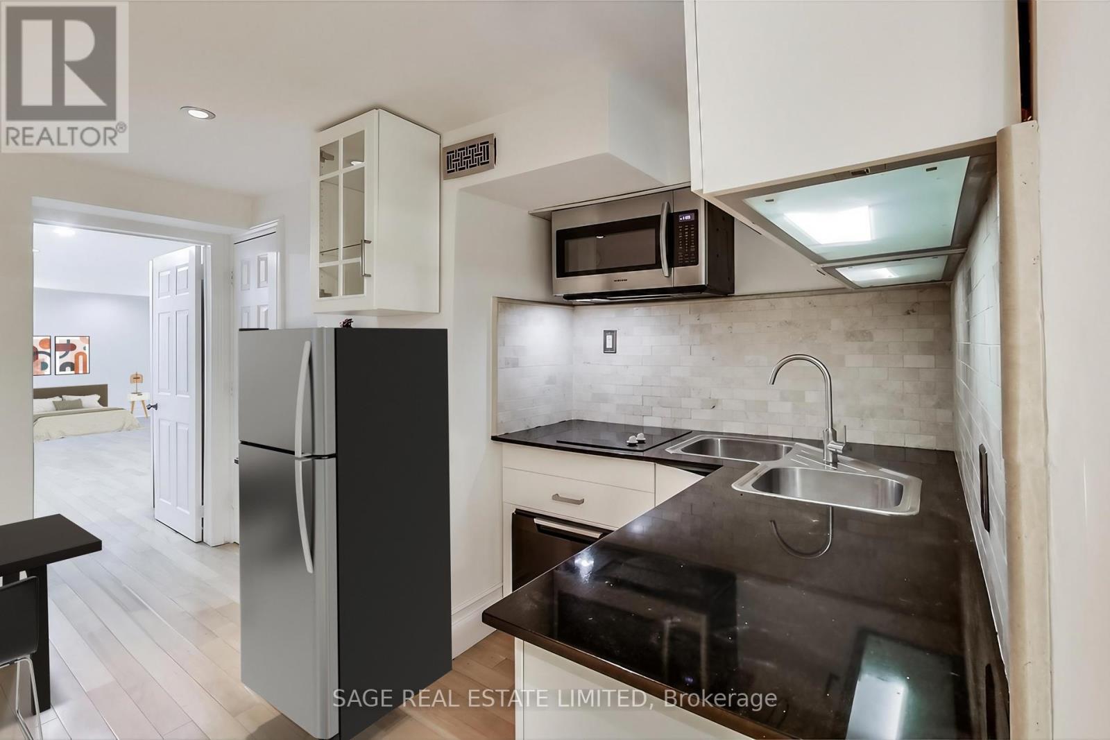 Lower - 41 Homewood Avenue, Toronto, ON - Indoor Photo Showing Kitchen With Stainless Steel Kitchen With Double Sink With Upgraded Kitchen