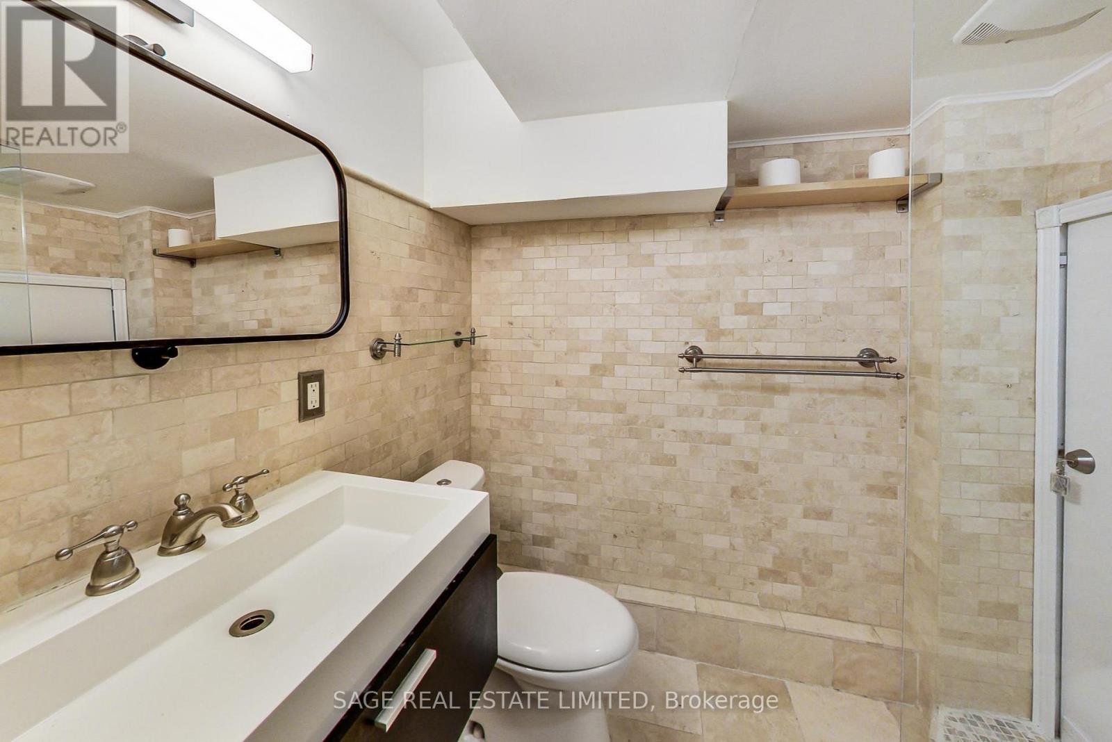 Lower - 41 Homewood Avenue, Toronto, ON - Indoor Photo Showing Bathroom