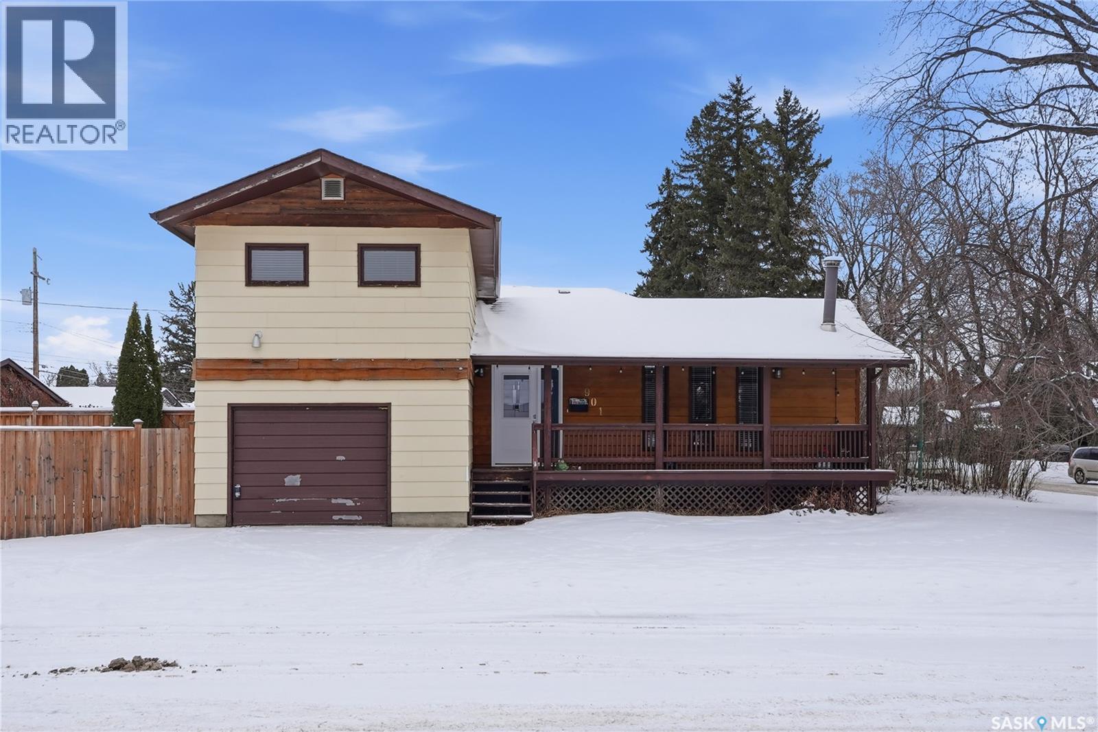 901 6Th Street E, Saskatoon, SK - Outdoor With Deck Patio Veranda