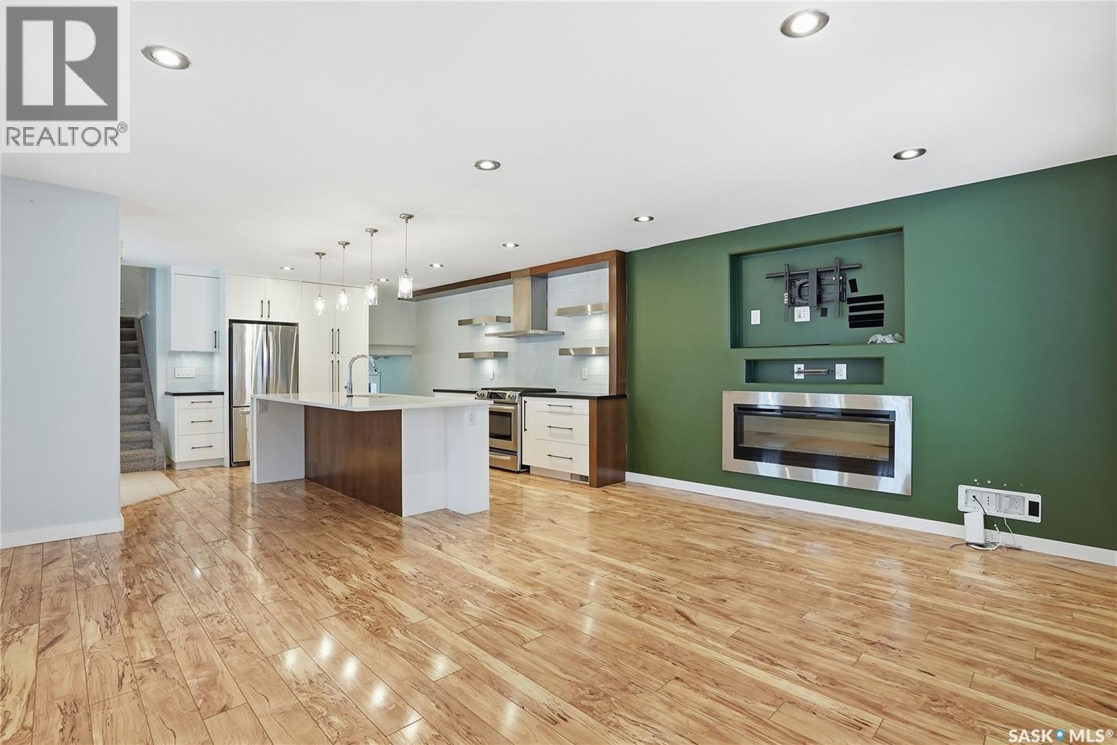 901 6Th Street E, Saskatoon, SK - Indoor