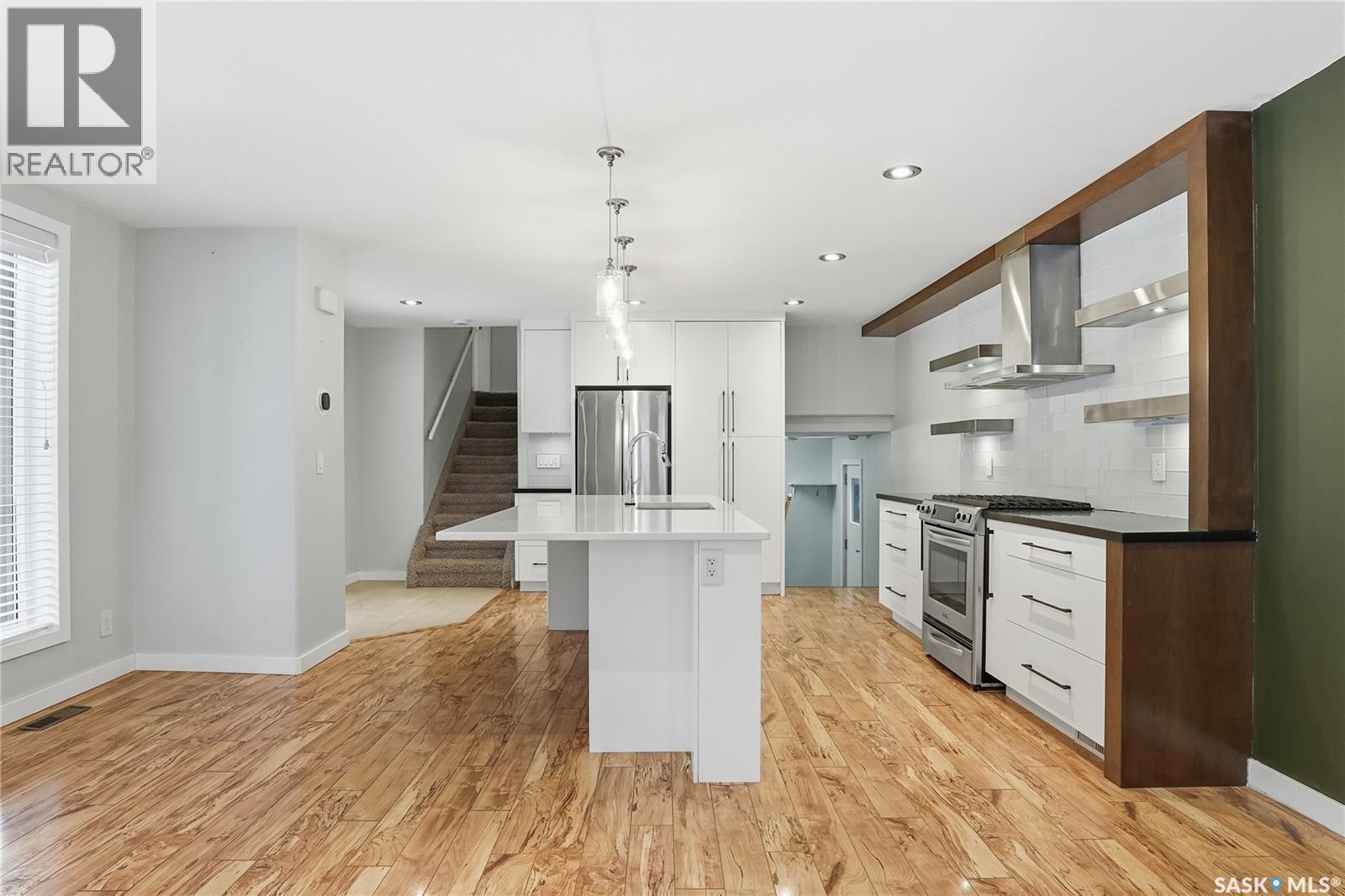 901 6Th Street E, Saskatoon, SK - Indoor Photo Showing Kitchen With Upgraded Kitchen