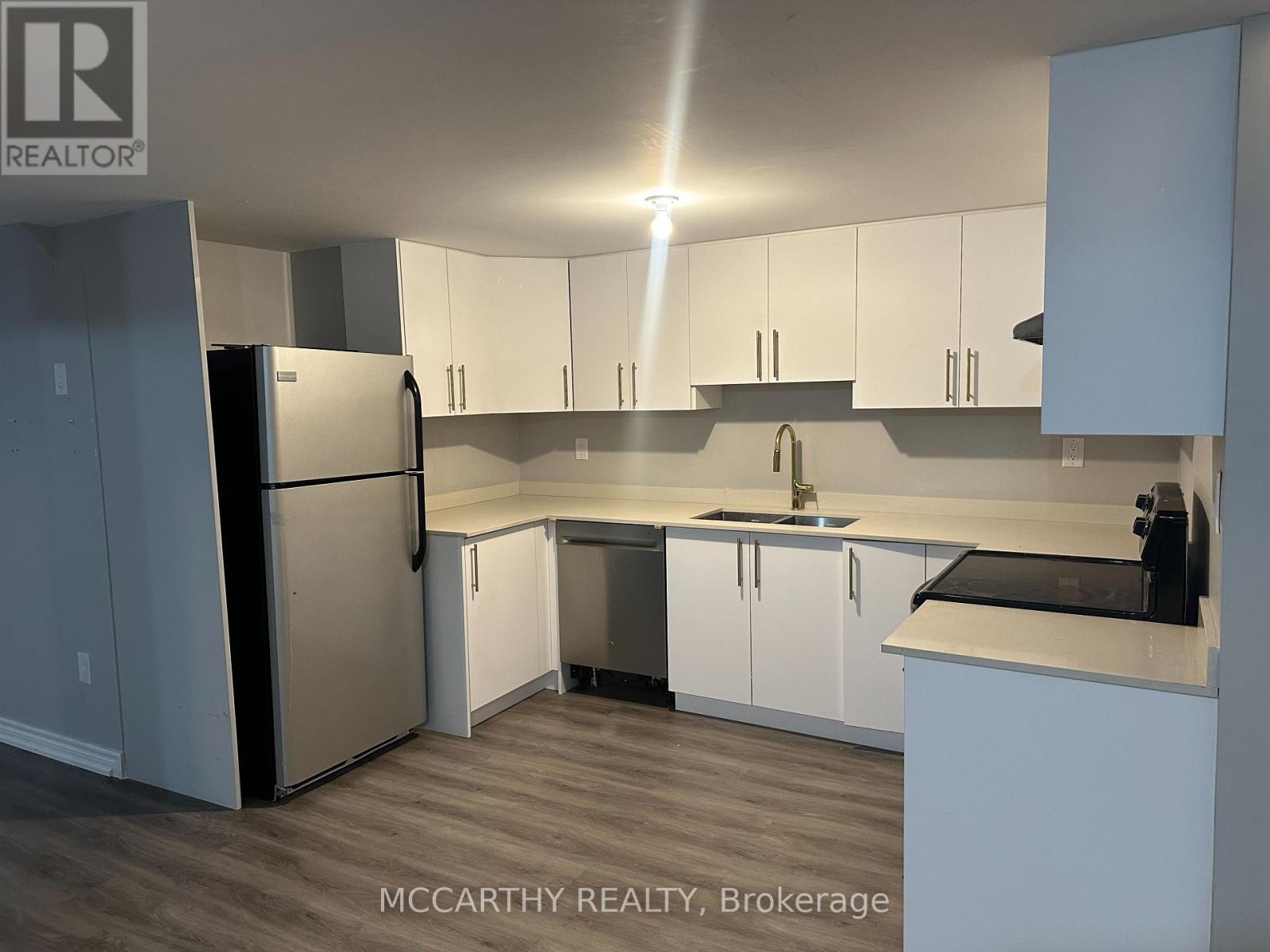 326 Wallace Street, Shelburne, ON - Indoor Photo Showing Kitchen With Double Sink