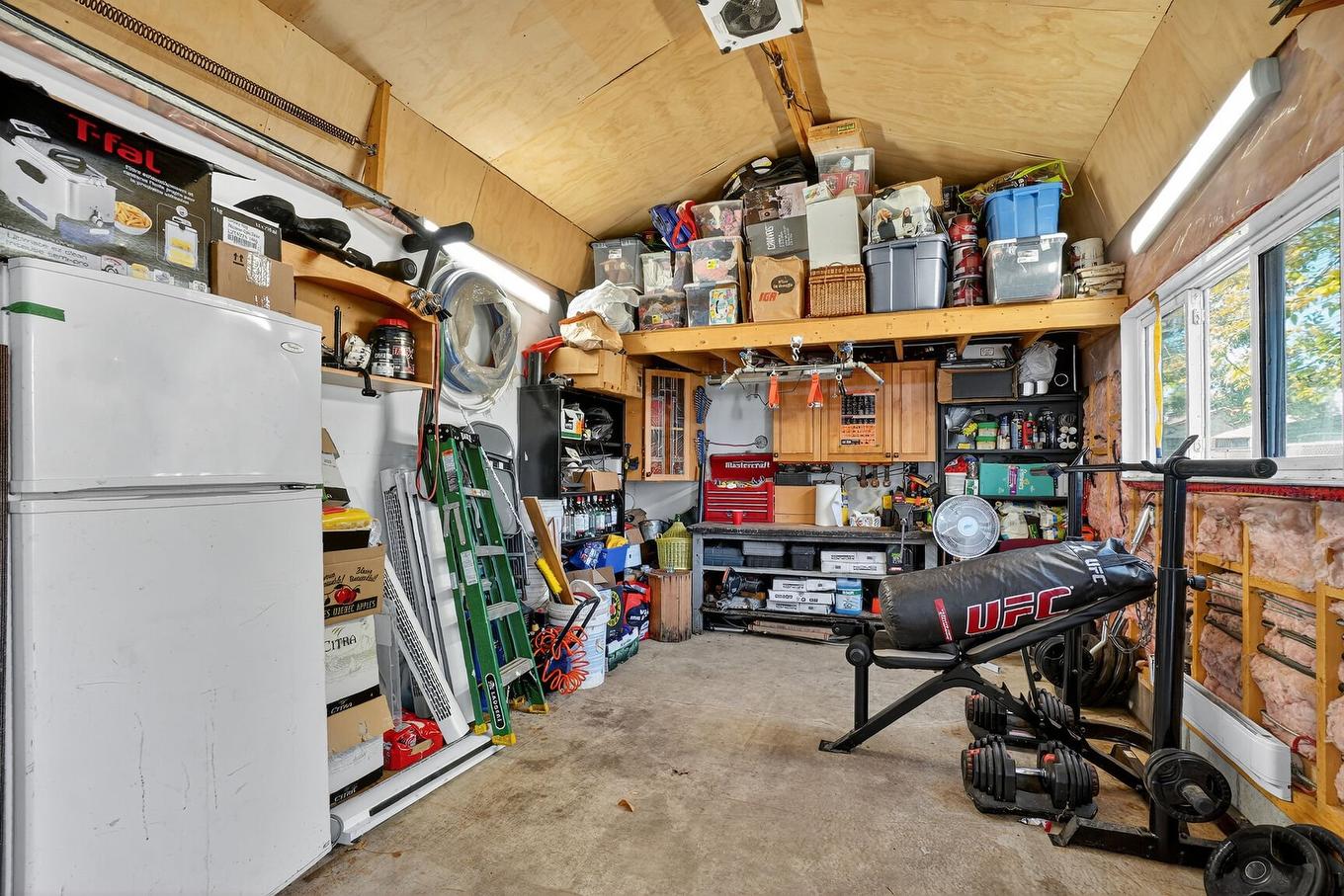 Garage - 12370 6E Avenue (R.-D.-P.), Montréal (Rivière-Des-Prairies/Pointe-Aux-Trembles), QC - Indoor