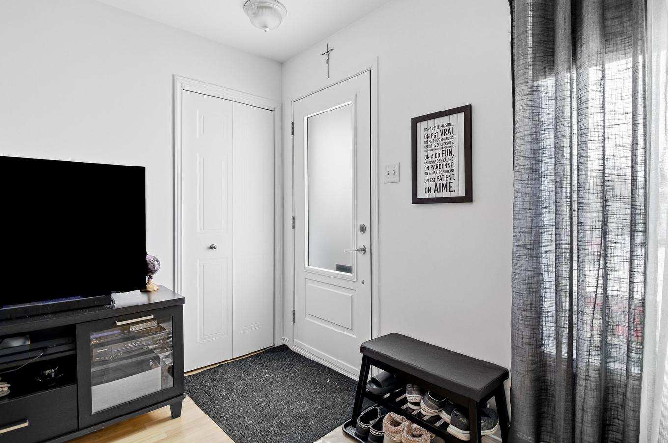 Hall d'entrée/Vestibule - 651 Rue Delorme, Granby, QC - Indoor Photo Showing Other Room