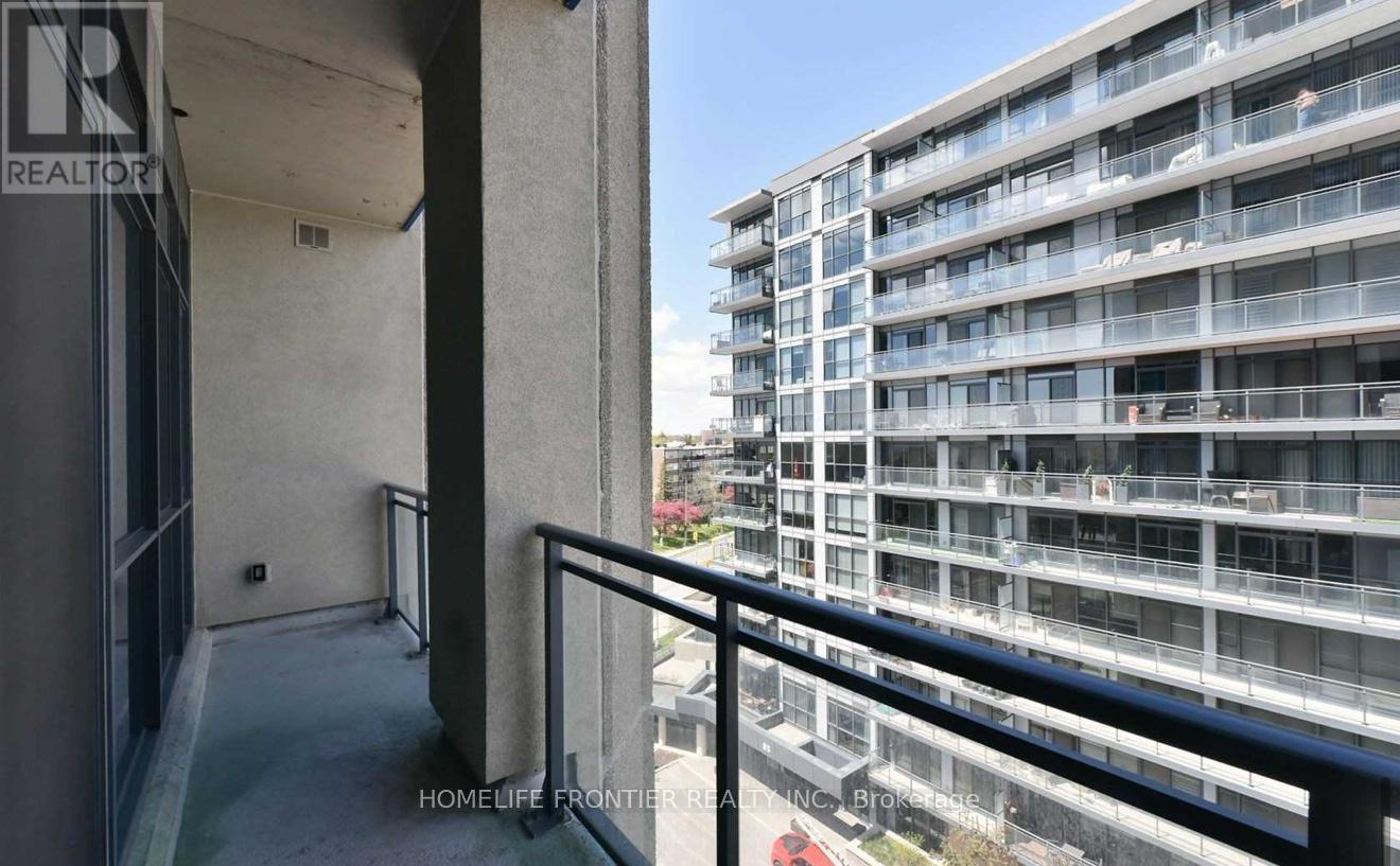 713 - 75 The Donway W, Toronto, ON - Outdoor