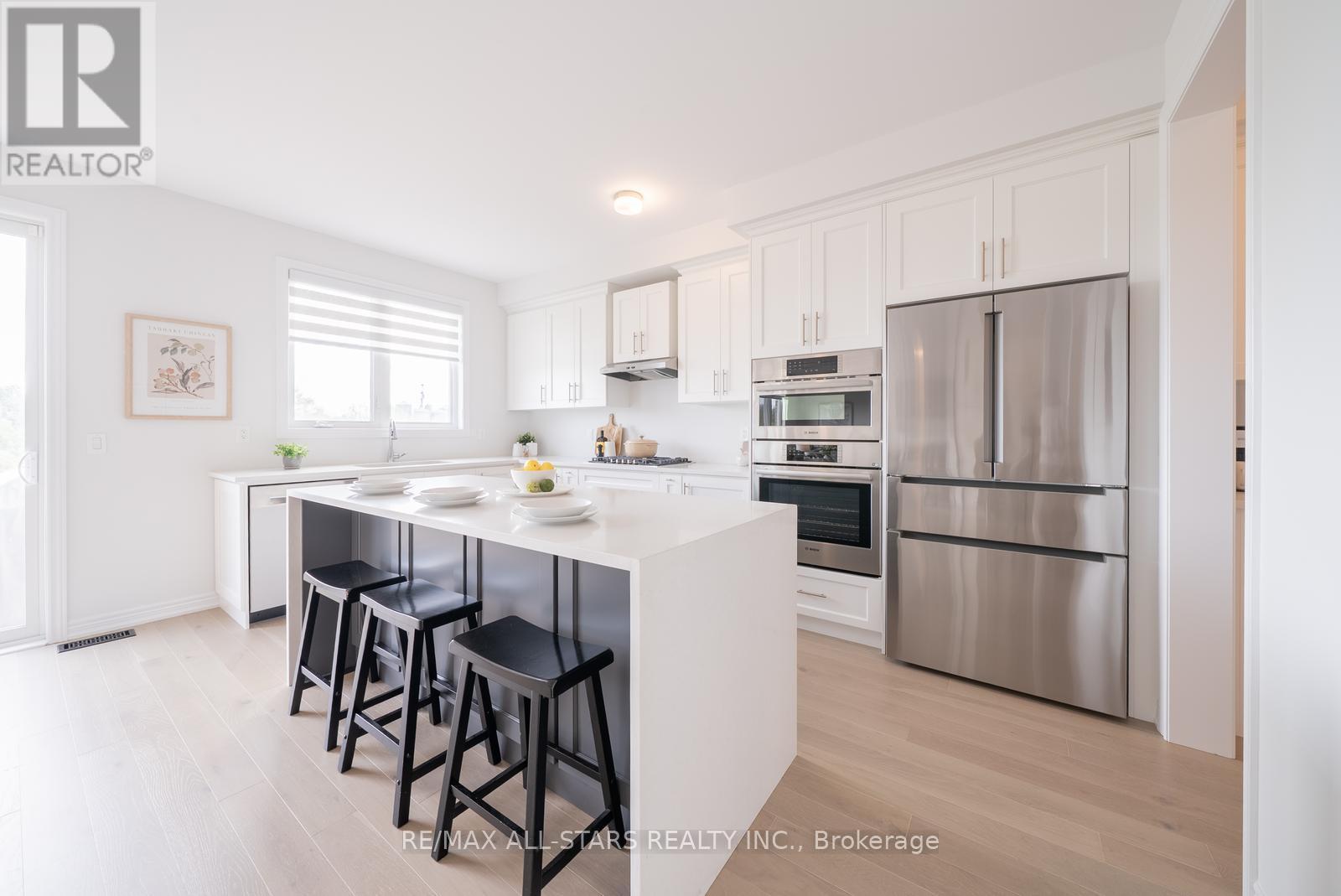 129 Busato Drive, Whitchurch-Stouffville, ON - Indoor Photo Showing Kitchen With Stainless Steel Kitchen With Upgraded Kitchen