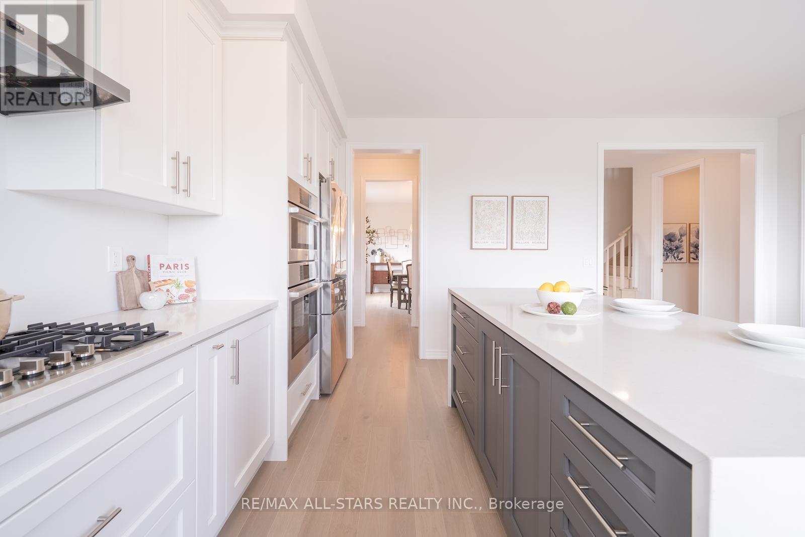 129 Busato Drive, Whitchurch-Stouffville, ON - Indoor Photo Showing Kitchen With Upgraded Kitchen