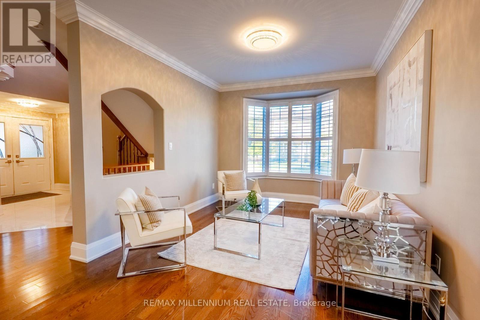 1 Bracknell Avenue, Markham, ON - Indoor Photo Showing Living Room