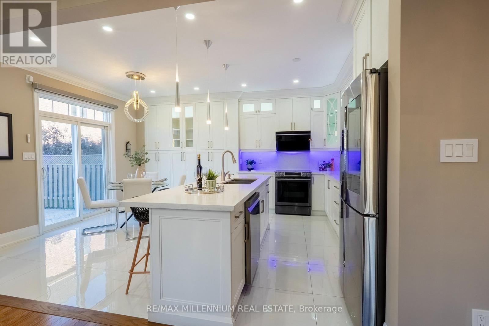 1 Bracknell Avenue, Markham, ON - Indoor Photo Showing Kitchen With Double Sink