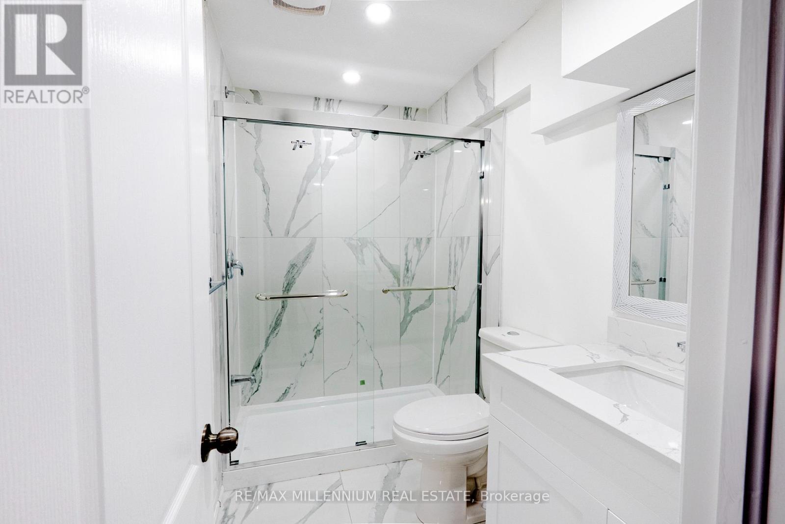 1 Bracknell Avenue, Markham, ON - Indoor Photo Showing Bathroom