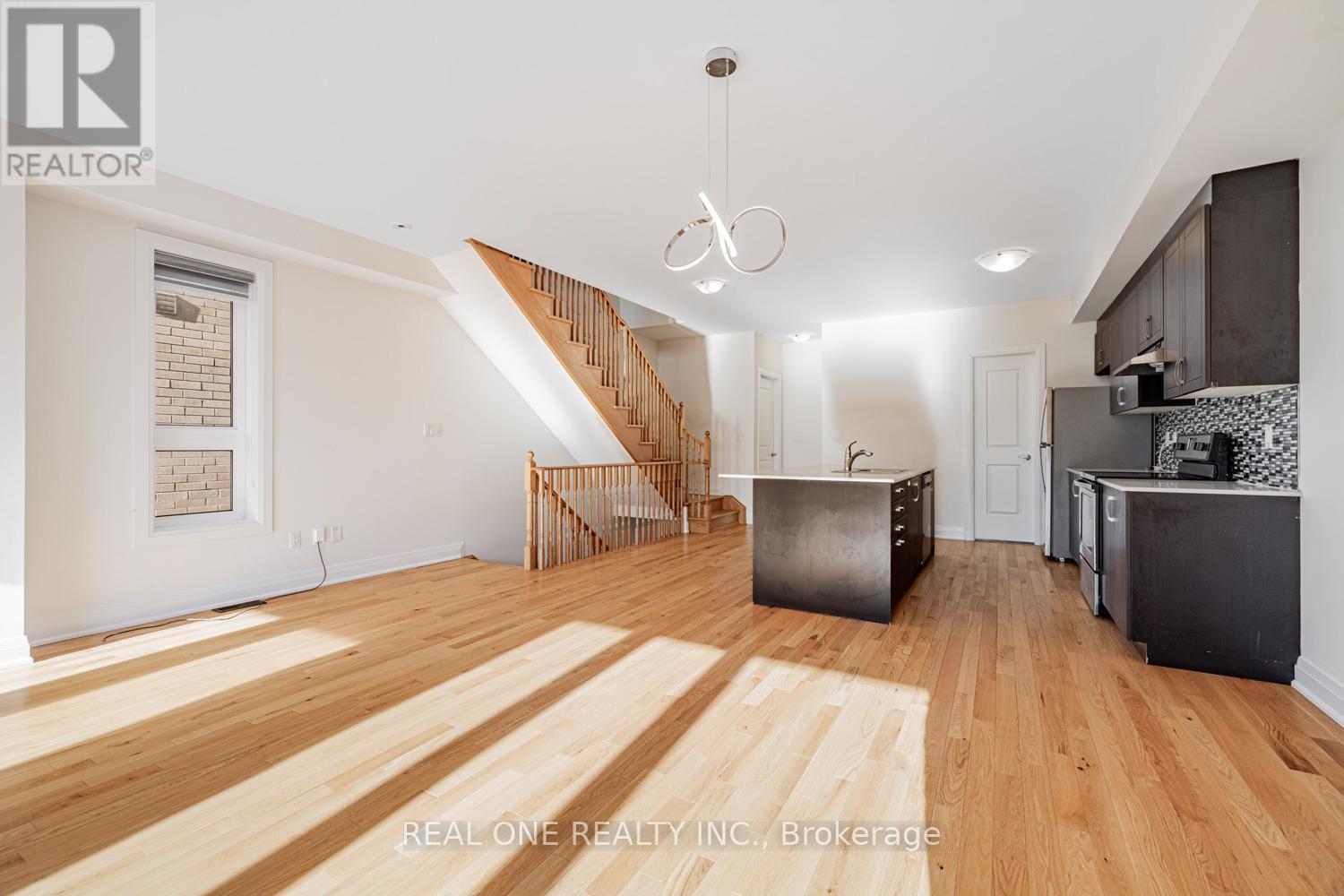 5 Gridiron Gate, Vaughan, ON - Indoor Photo Showing Kitchen