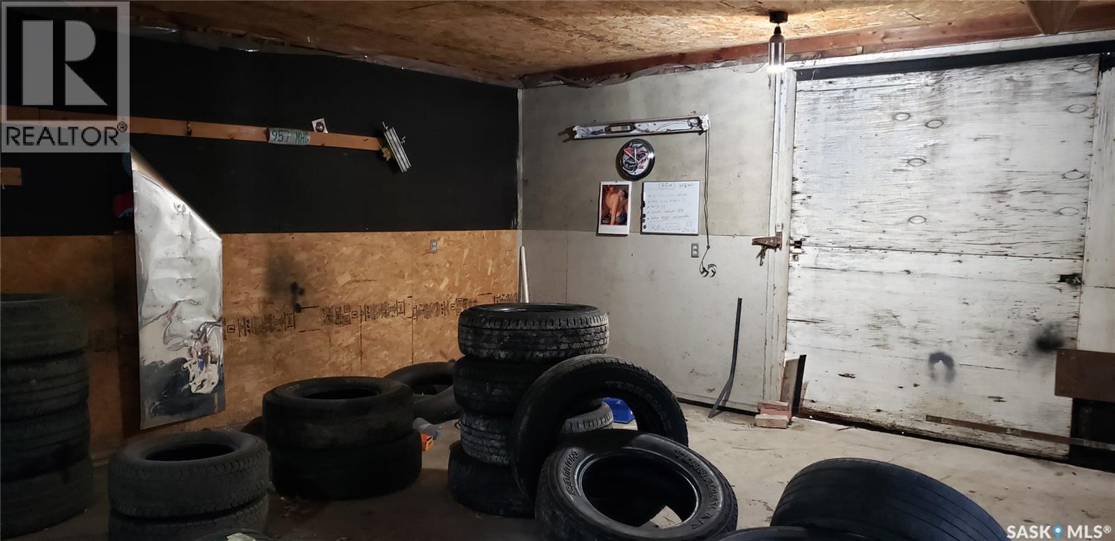 211 2Nd Street E, Lafleche, SK - Indoor