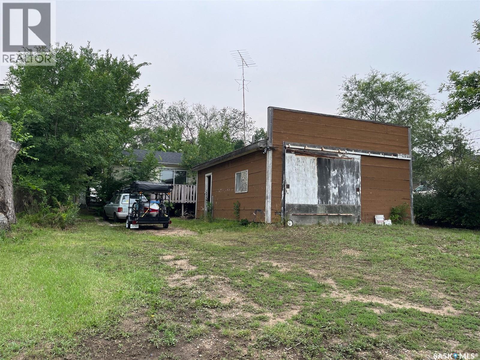 211 2Nd Street E, Lafleche, SK - Outdoor