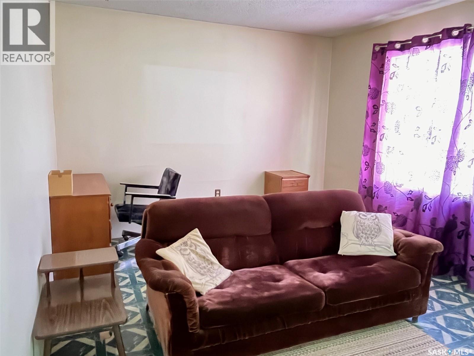 211 2Nd Street E, Lafleche, SK - Indoor