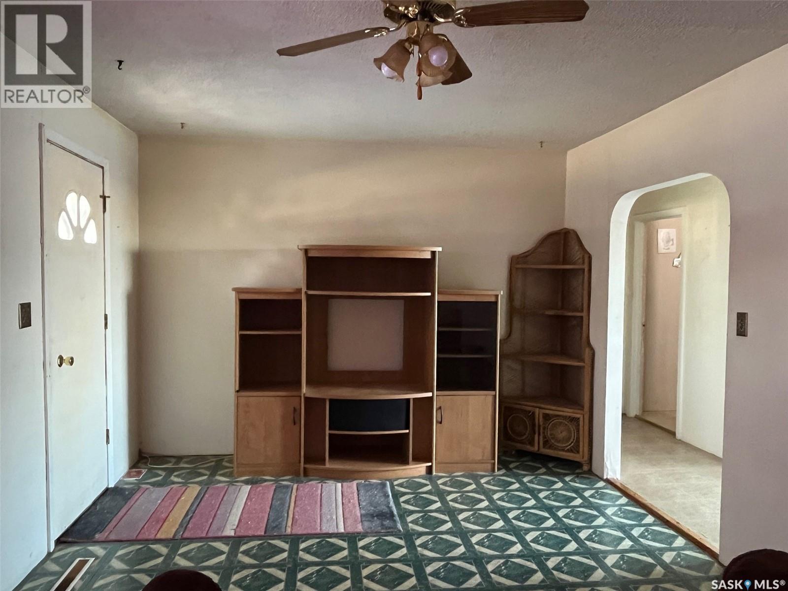 211 2Nd Street E, Lafleche, SK - Indoor