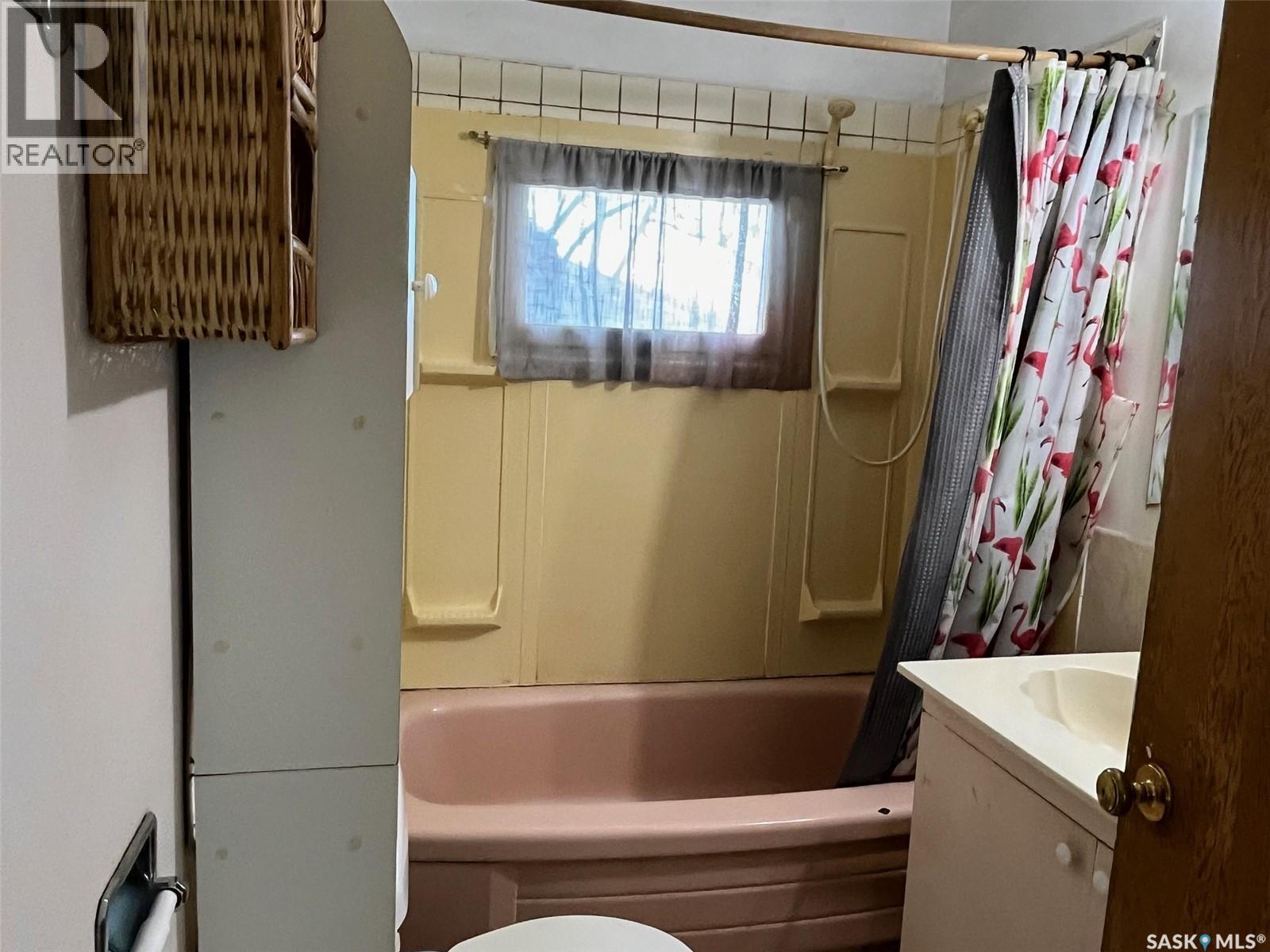 211 2Nd Street E, Lafleche, SK - Indoor Photo Showing Bathroom