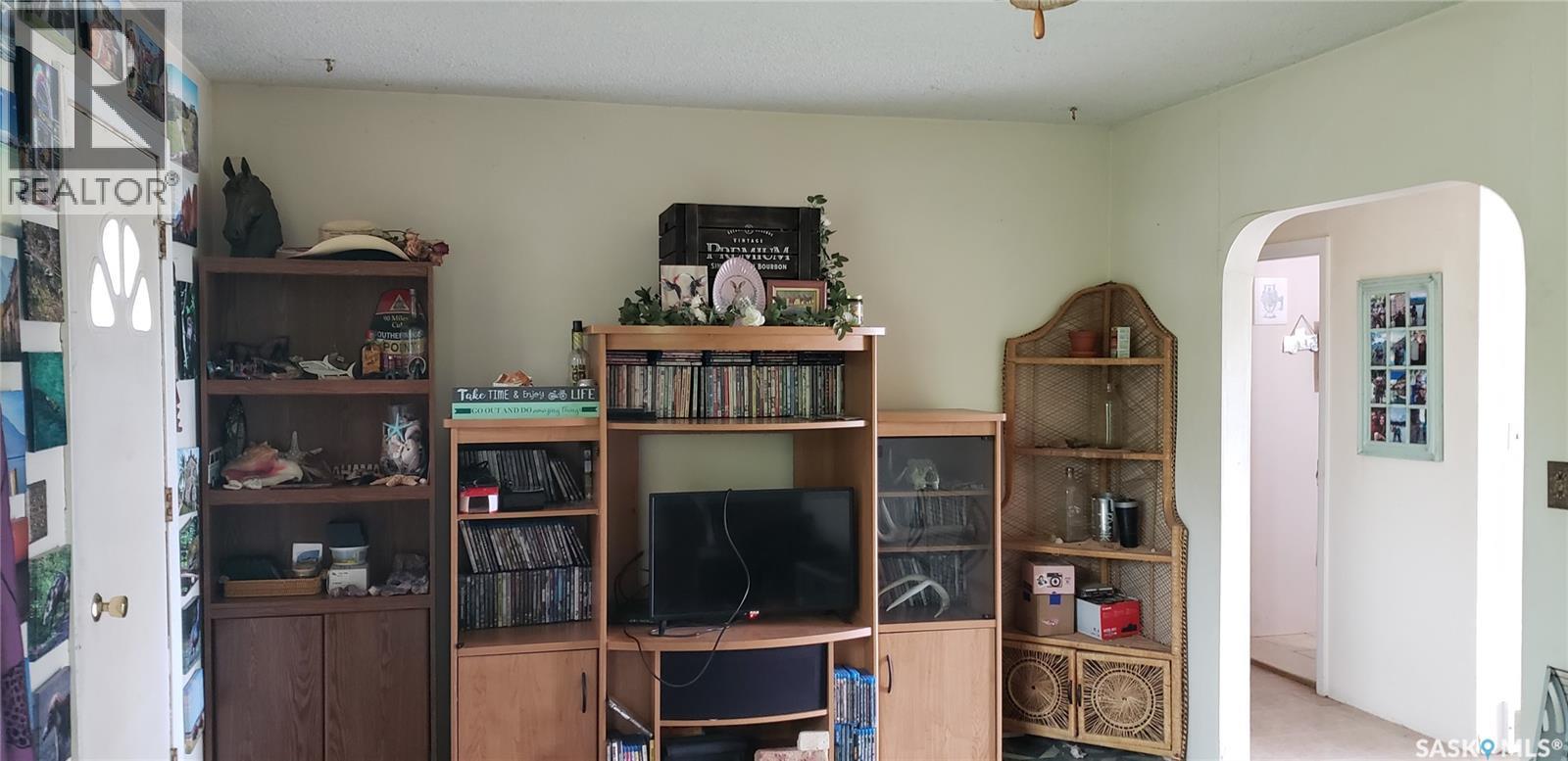 211 2Nd Street E, Lafleche, SK - Indoor