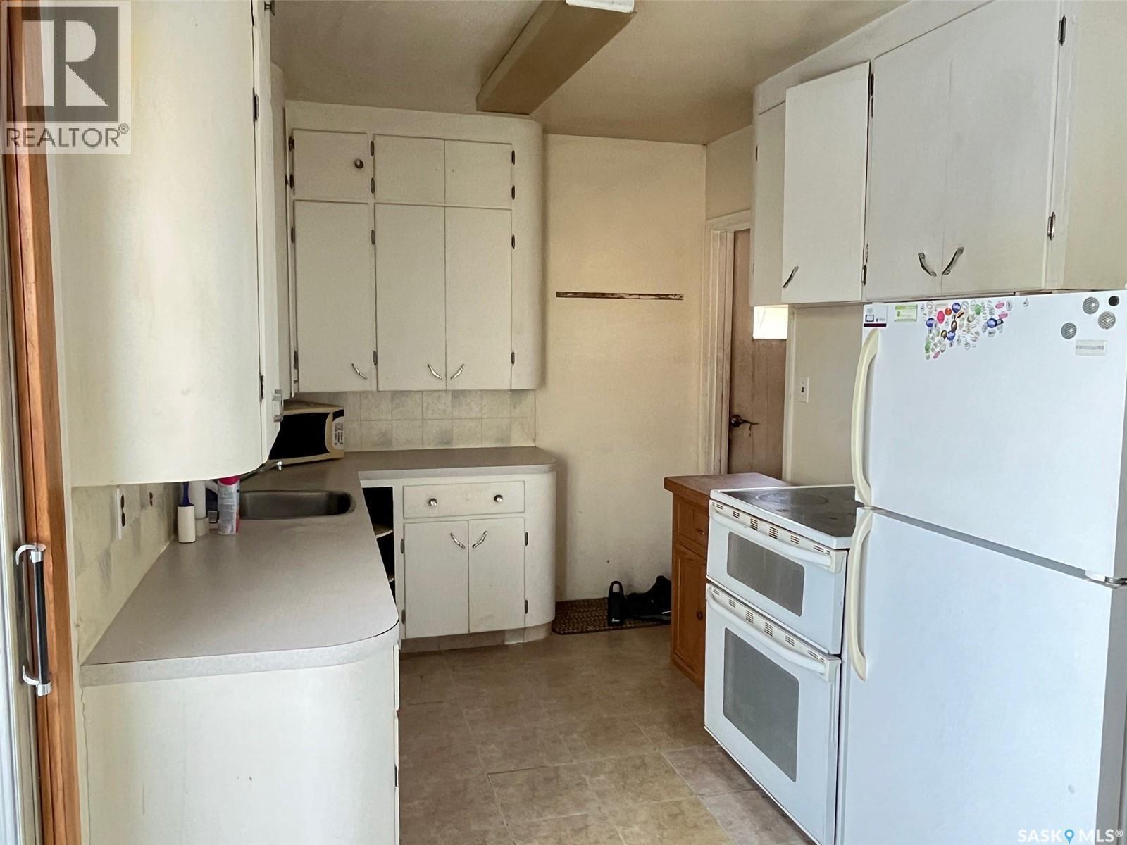 211 2Nd Street E, Lafleche, SK - Indoor Photo Showing Kitchen