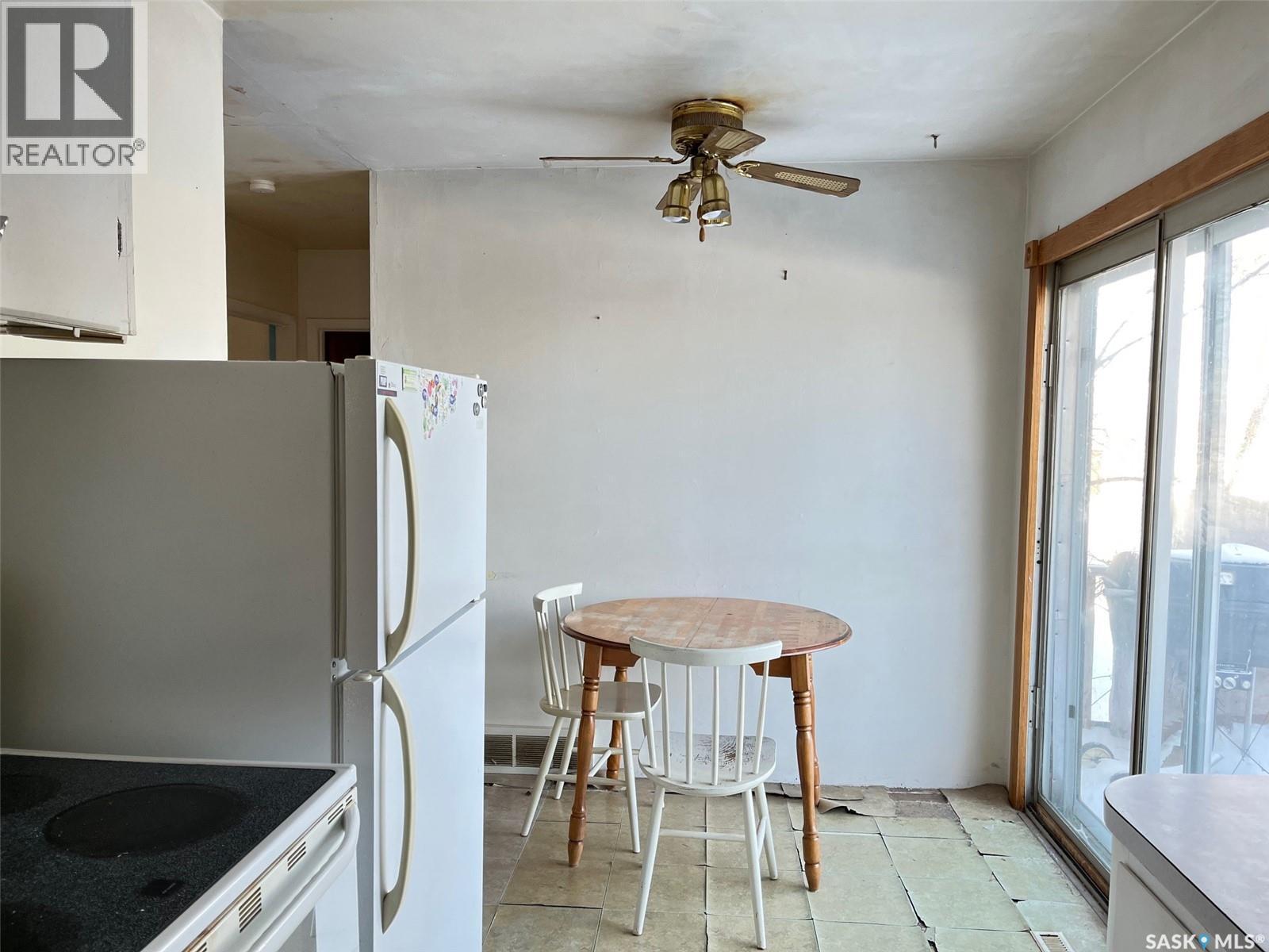 211 2Nd Street E, Lafleche, SK - Indoor