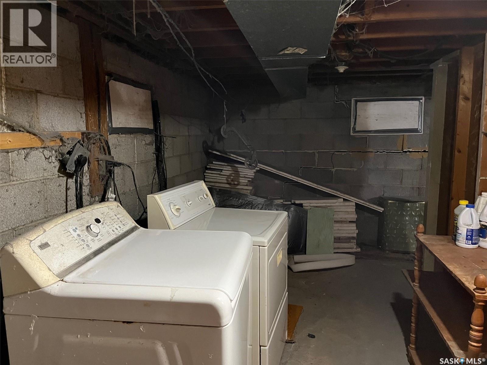 211 2Nd Street E, Lafleche, SK - Indoor Photo Showing Laundry Room