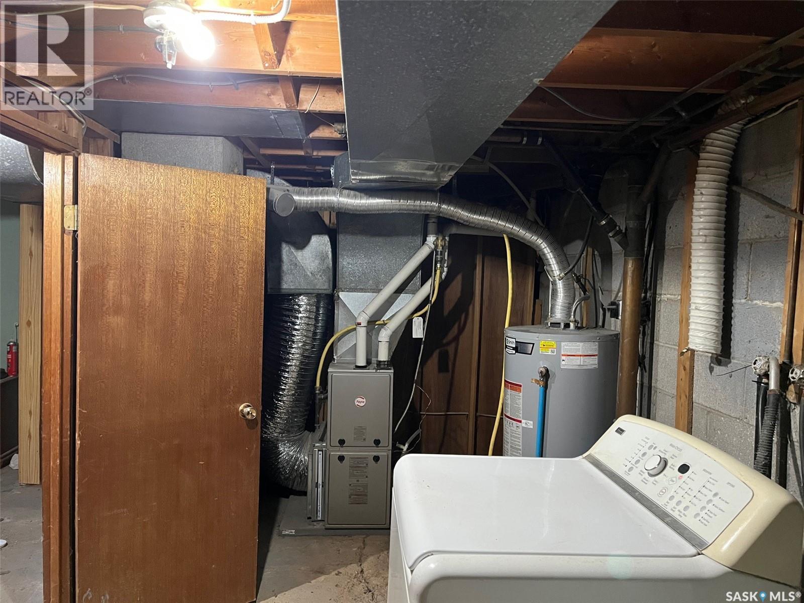 211 2Nd Street E, Lafleche, SK - Indoor