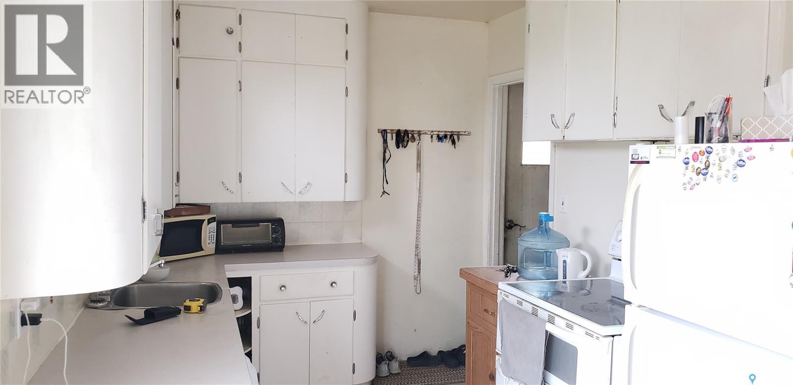 211 2Nd Street E, Lafleche, SK - Indoor Photo Showing Kitchen