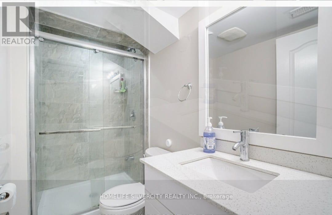 62 Tysonville Circle, Brampton, ON - Indoor Photo Showing Bathroom