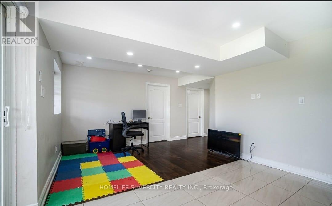 62 Tysonville Circle, Brampton, ON - Indoor Photo Showing Other Room