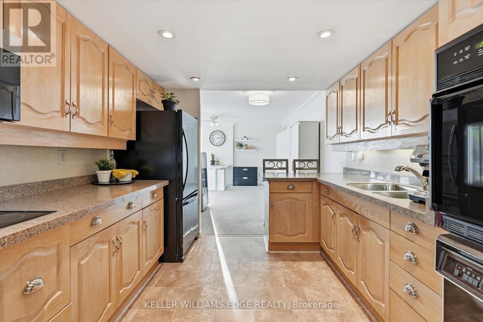 Kitchen - 1808 - 2170 Marine Drive, Oakville, ON - Indoor Photo Showing Kitchen With Double Sink