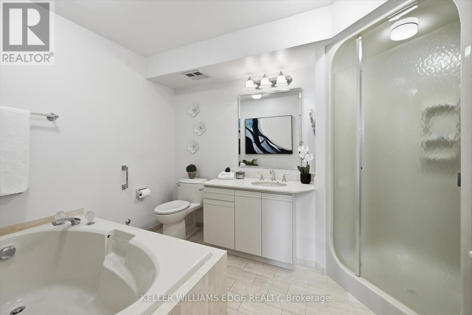 Primary Ensuite Soaker Tub & His/Hers vanities - 1808 - 2170 Marine Drive, Oakville, ON - Indoor Photo Showing Bathroom