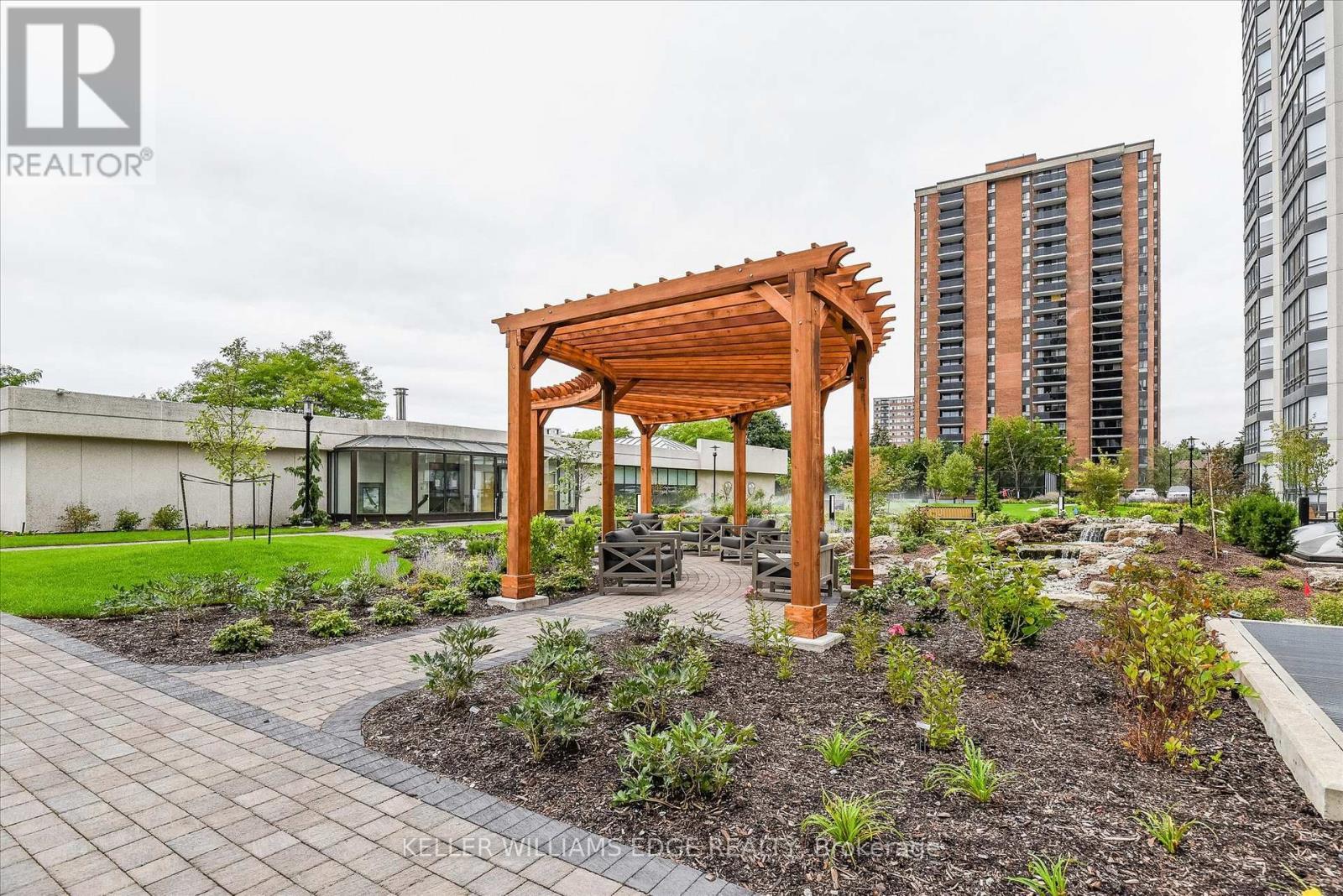 1808 - 2170 Marine Drive, Oakville, ON - Outdoor