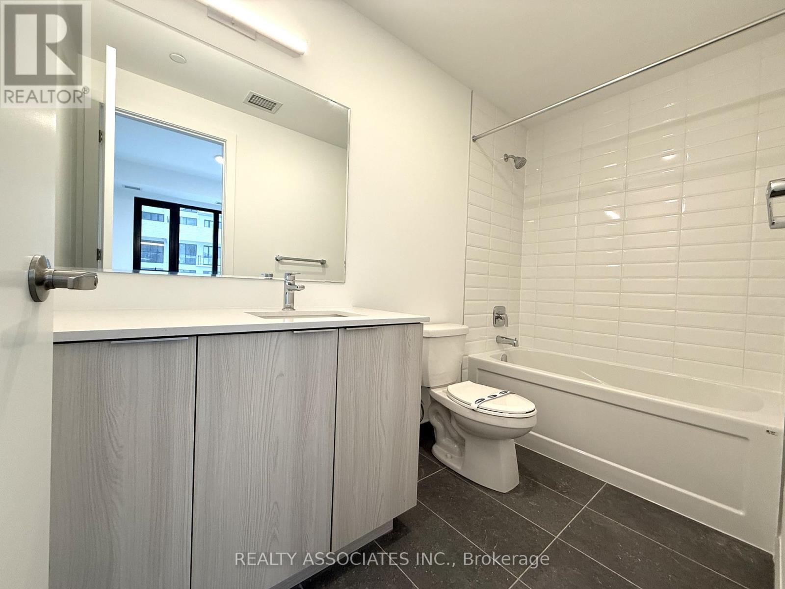 203 - 720 Whitlock Avenue, Milton, ON - Indoor Photo Showing Bathroom