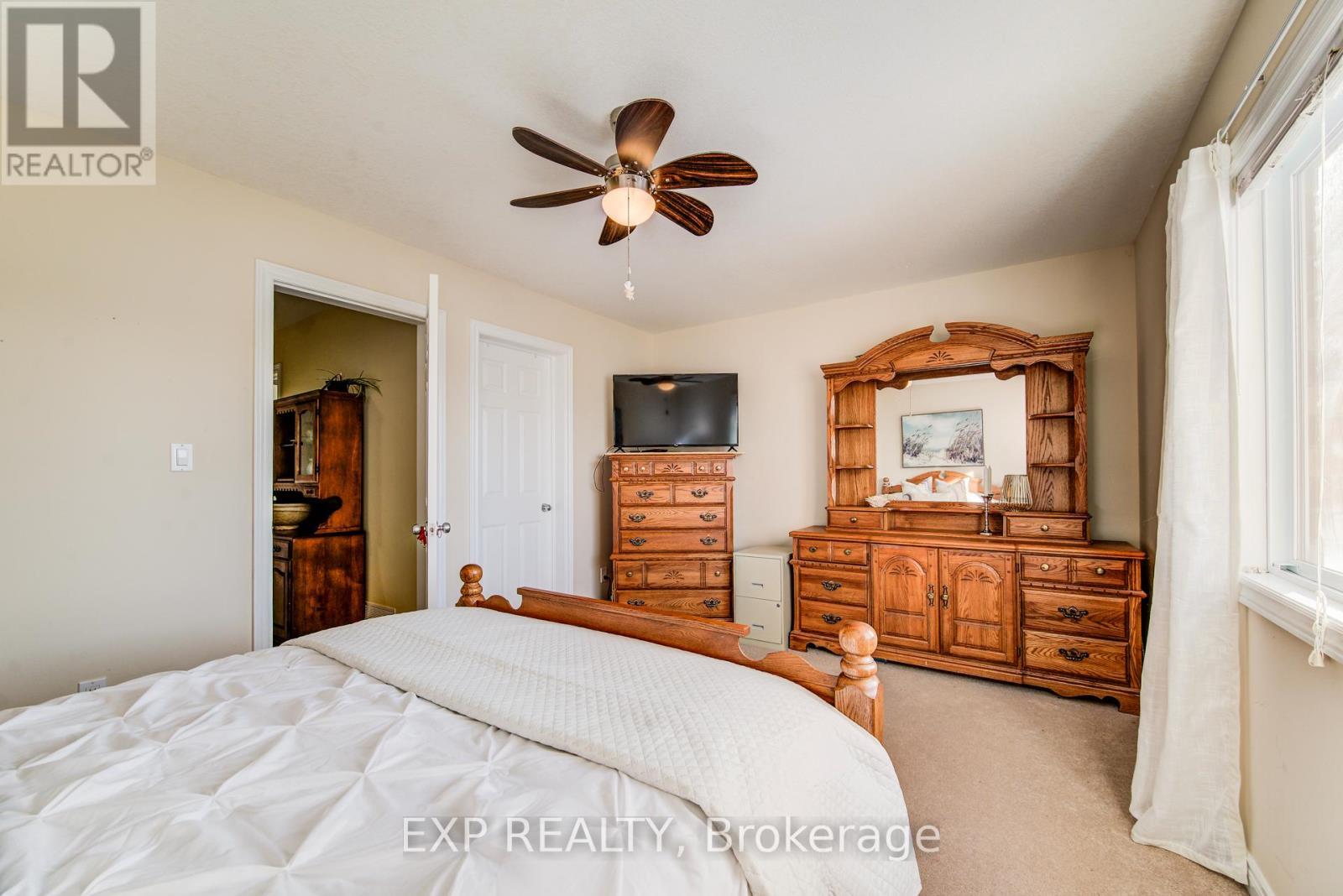 36 Washburn Drive, Guelph, ON - Indoor Photo Showing Bedroom