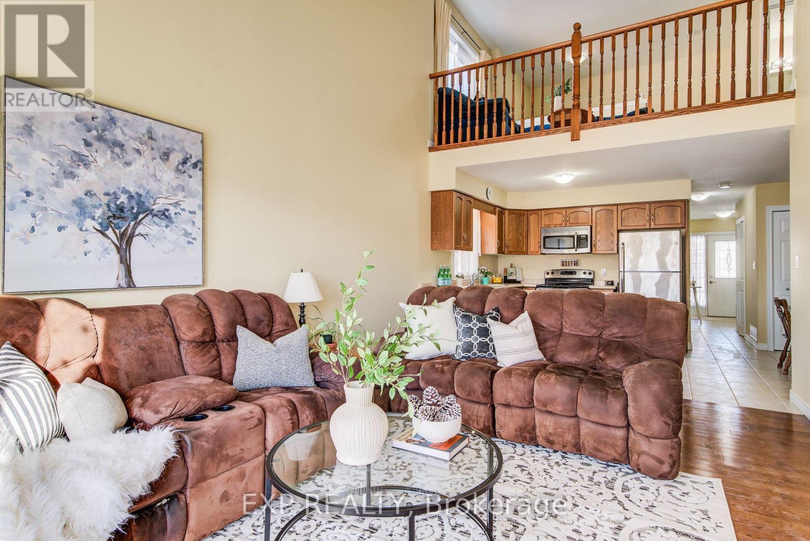 36 Washburn Drive, Guelph, ON - Indoor Photo Showing Living Room